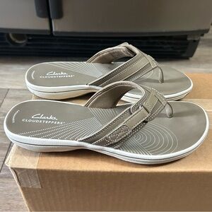Women’s Clarks Cloudsteppers Flip Flops